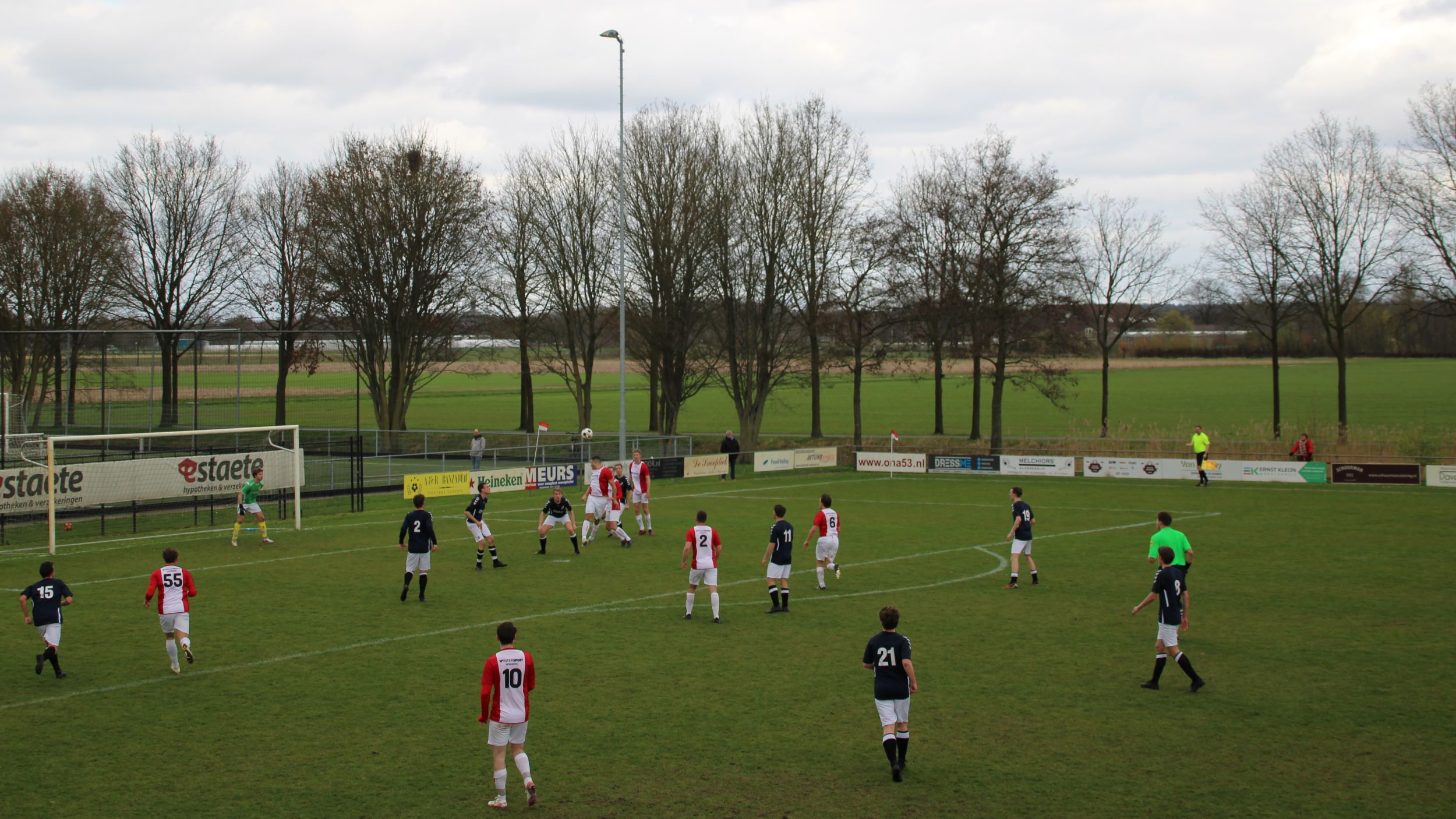 Foto: Sterk collectief Hoevelaken wint boeiende topper