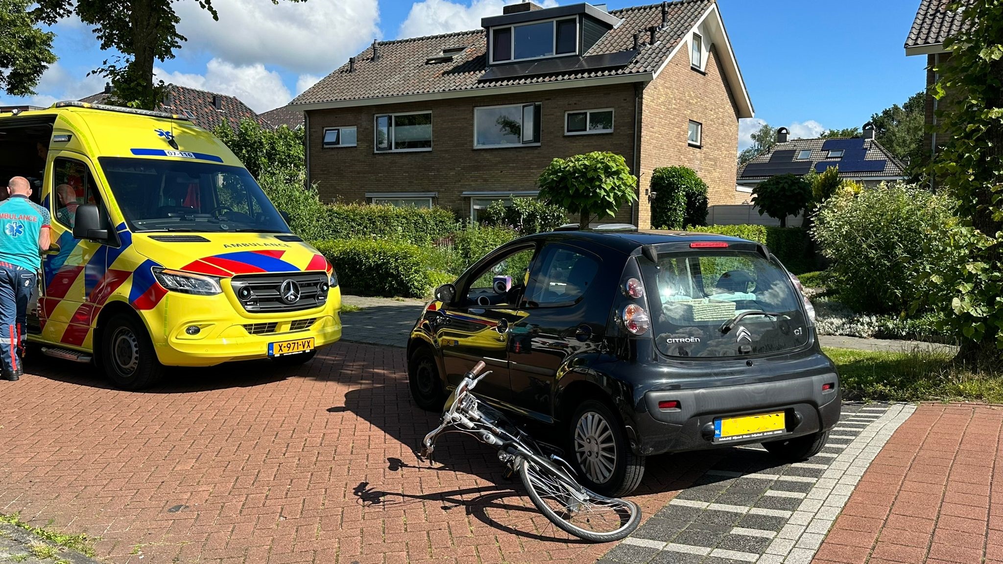 Foto: Fietser gewond na aanrijding met auto