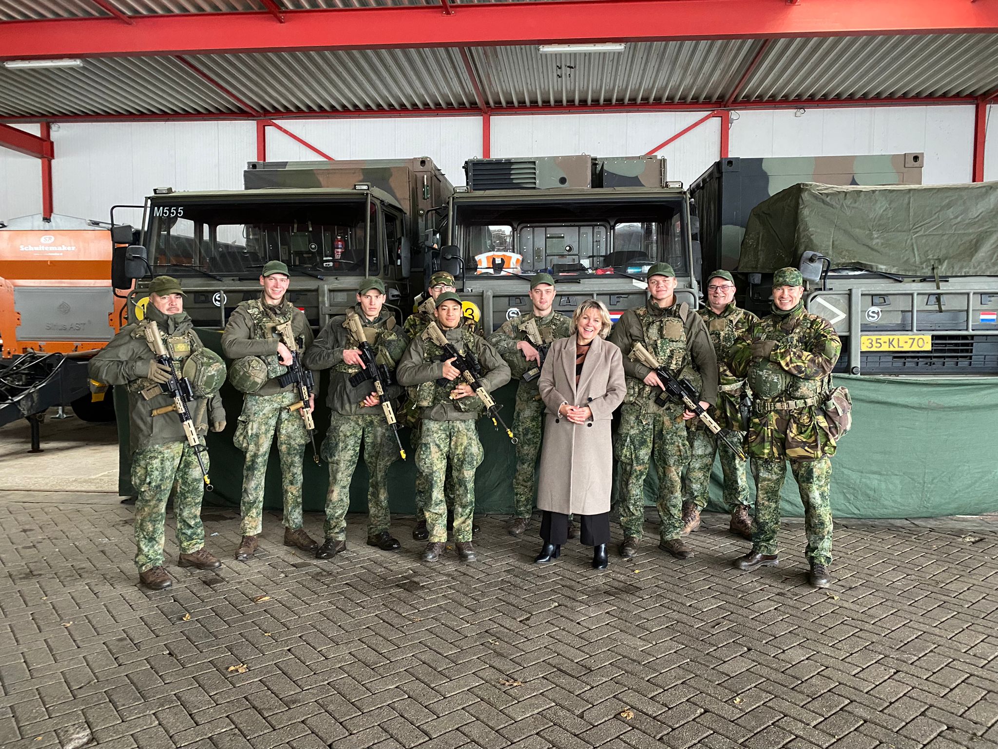 Foto: Defensie oefent op gemeentewerf in Wezep