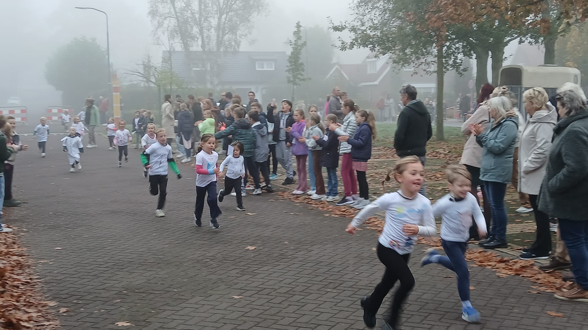 Foto: Succesvolle sponsorloop voor minder tegels