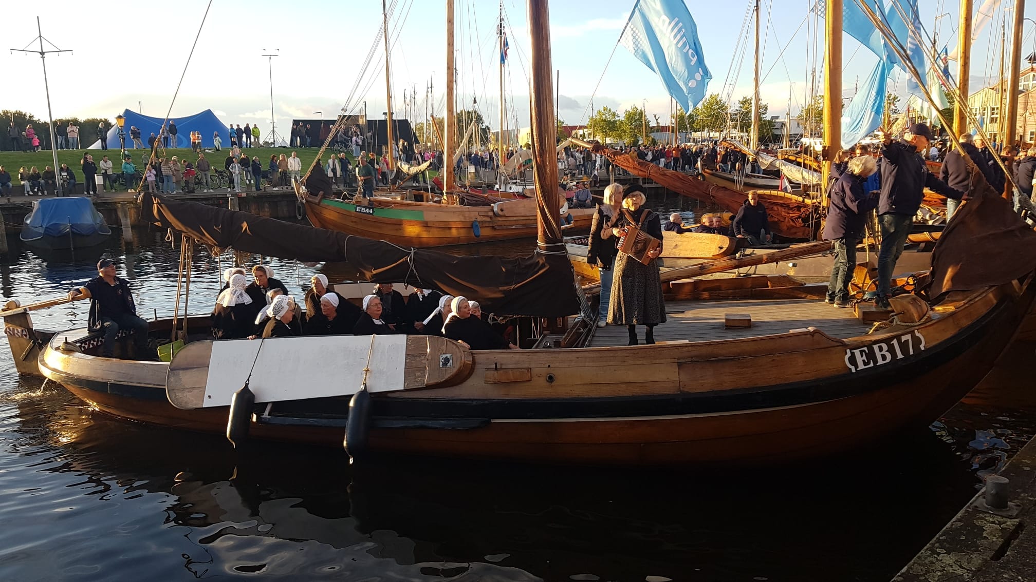 Foto: VIDEO: Opening van de Botterdagen begon met een groots vlootschouw