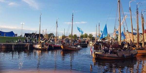 Foto: VIDEO: Opening van de Botterdagen begon met een groots vlootschouw
