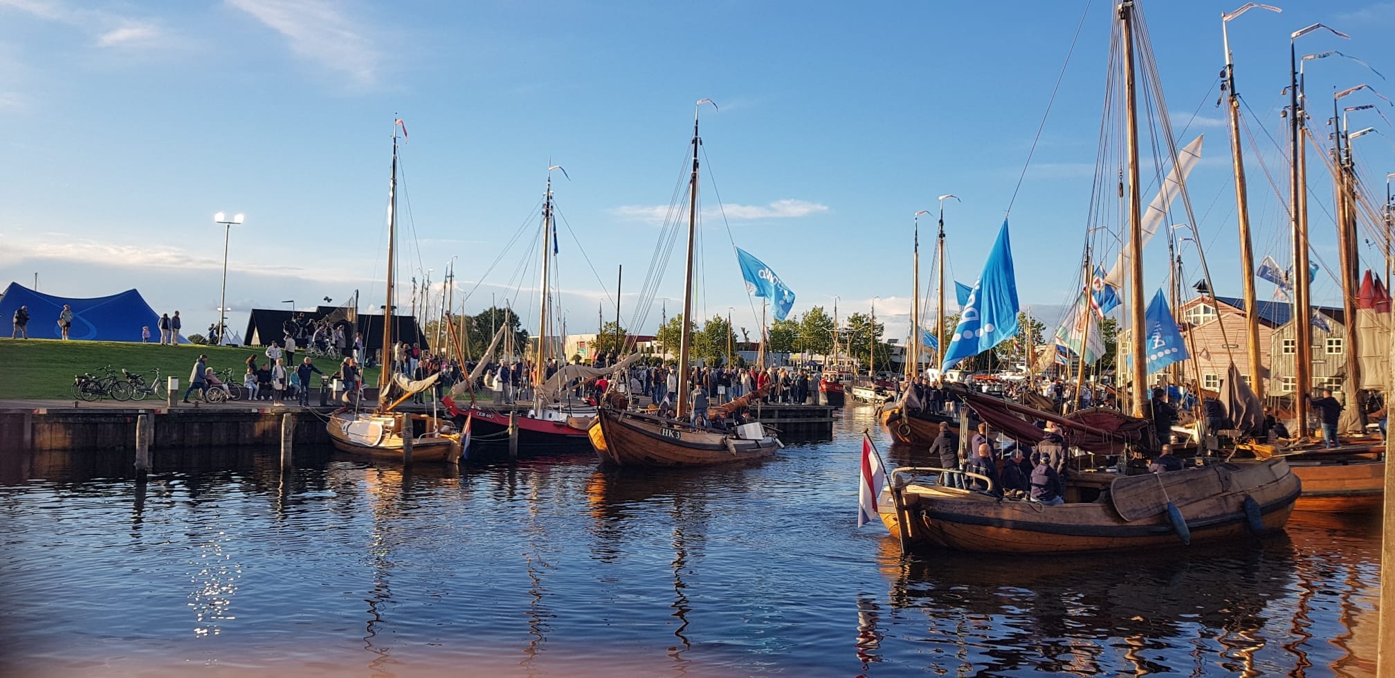 Foto: VIDEO: Opening van de Botterdagen begon met een groots vlootschouw