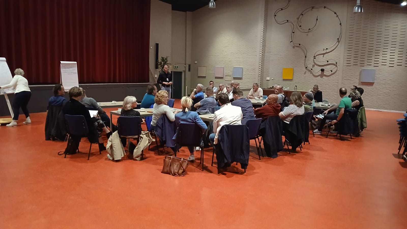 Foto: Inloopavond Denktank druk bezocht 