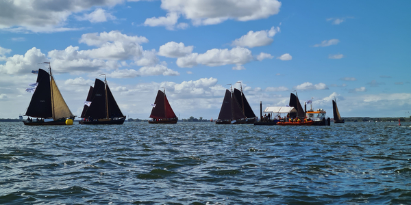 Foto: Laat je zien op het IJsselmeer – vaar mee met de historische Elburger Vloot!