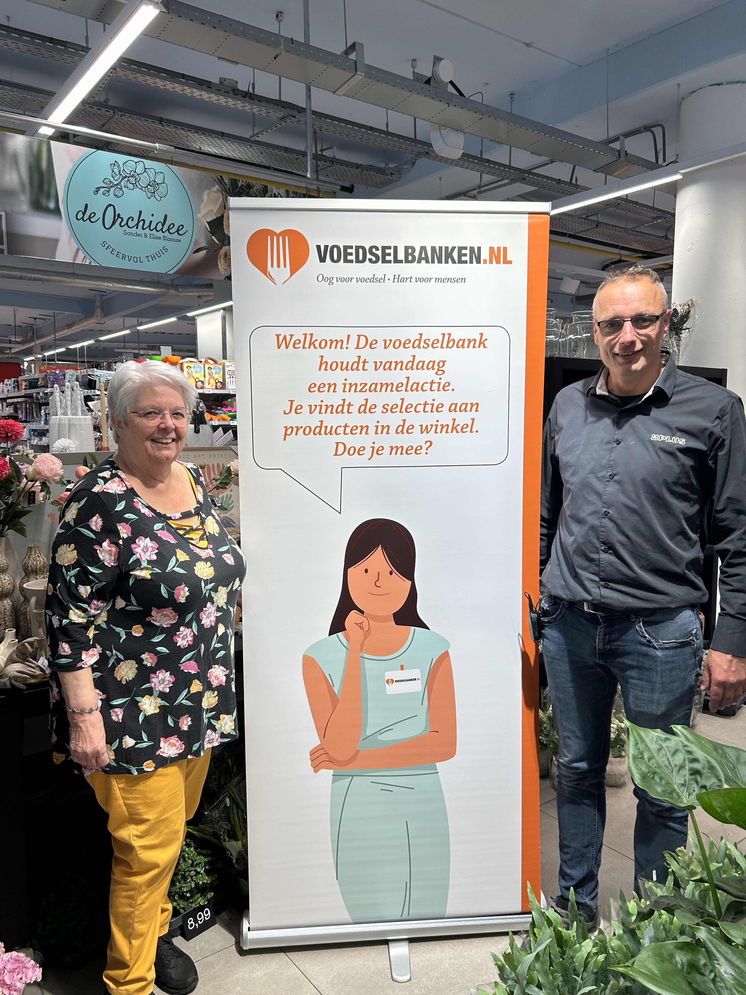 Foto: Inzameling voor Voedselbank Elburg-Oldebroek bij Plus Supermarkten Elburg, Oldebroek en Wezep