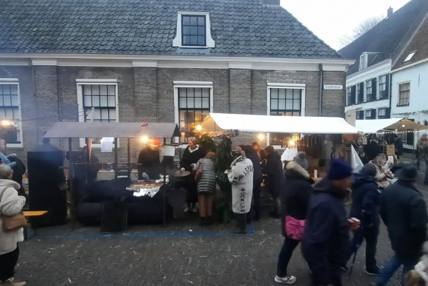 Foto: Seizoenkaartverkoop IJsclub TG Elburg