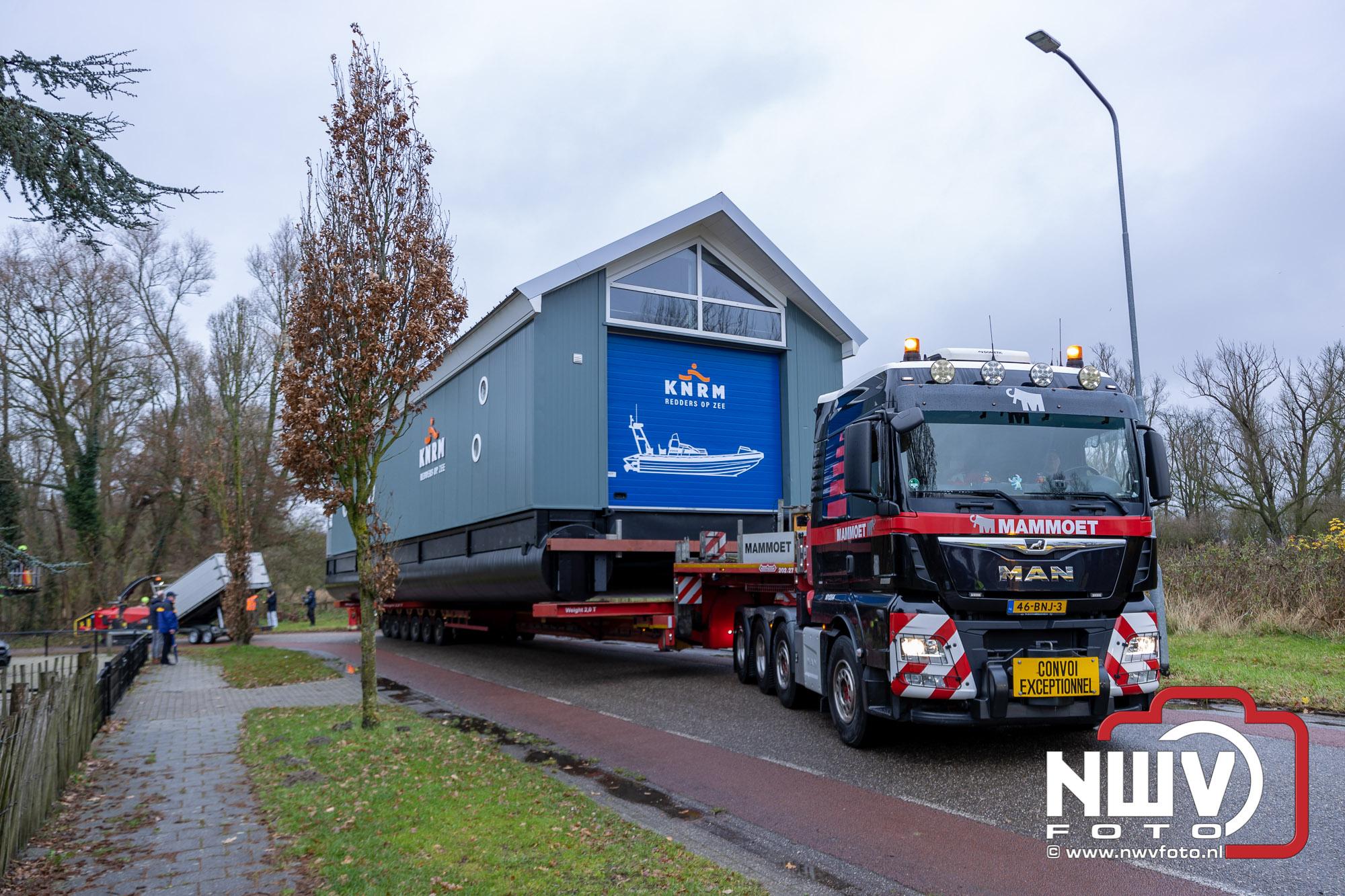 Foto: Boothuis KNRM Elburg succesvol teruggeplaatst na groot onderhoud
