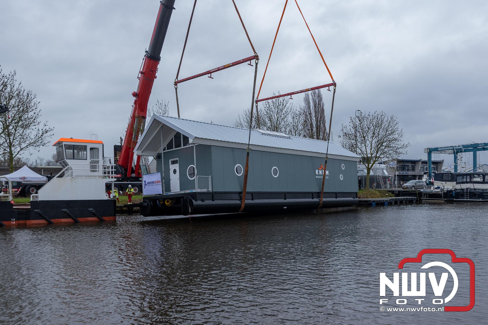 Foto: Boothuis KNRM Elburg succesvol teruggeplaatst na groot onderhoud