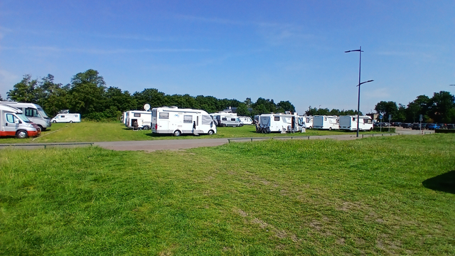Foto: Gemeente Elburg stelt camperlimiet in op Oude Vos: maximaal 15 plekken, boete bij overtreding