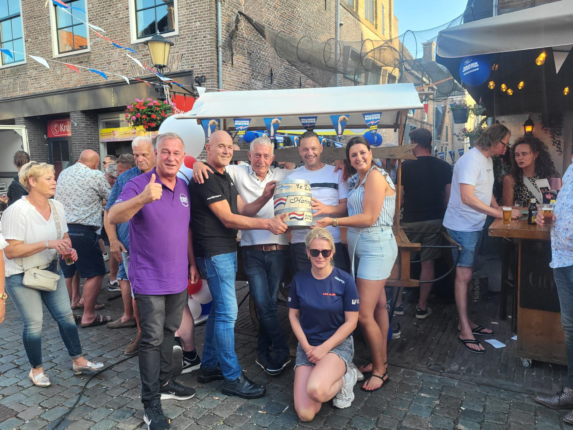 Foto: Haringparty Citybar levert €8.630 op
