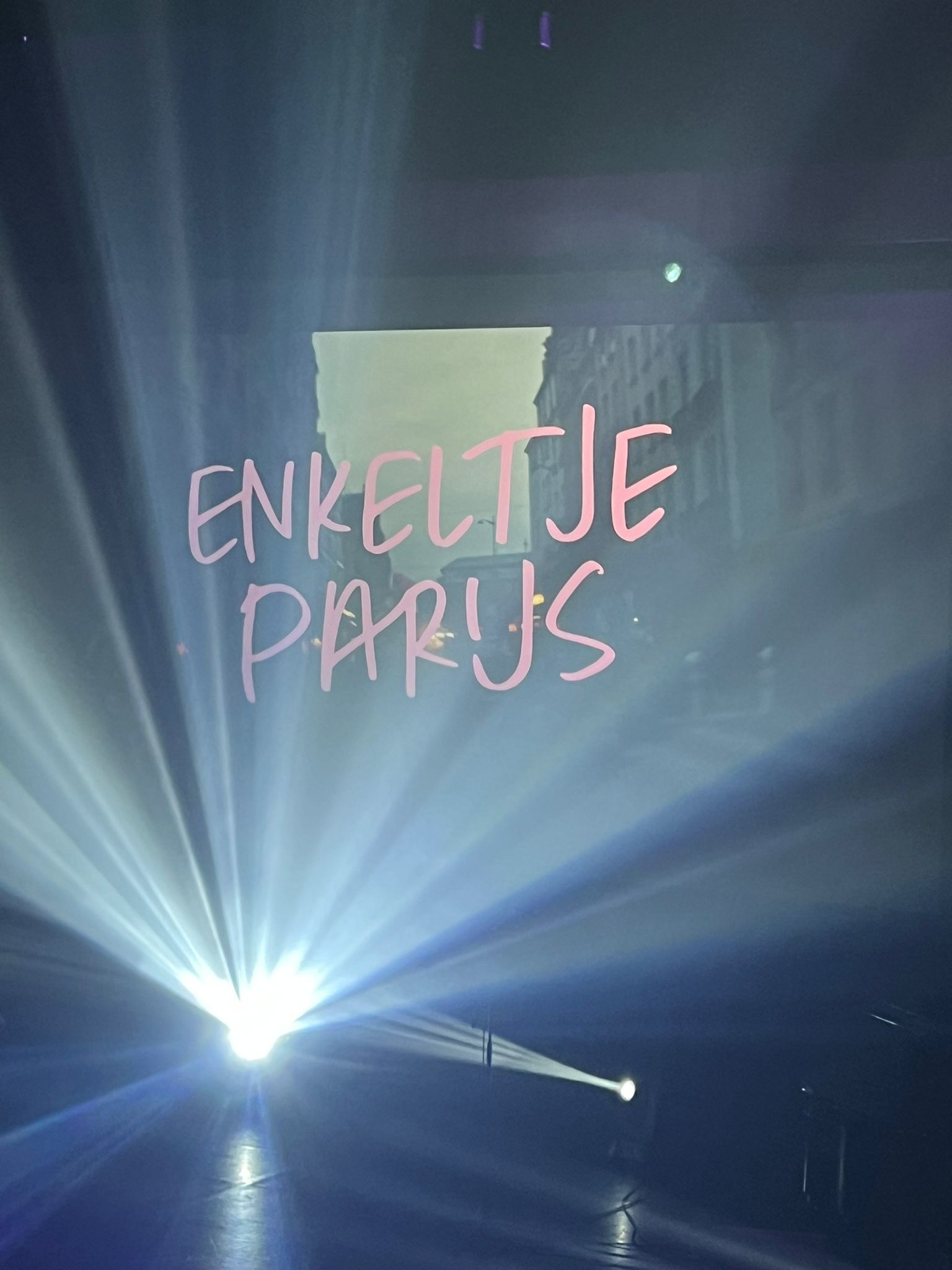 Foto:  Première ‘Enkeltje Parijs’ raakt gevoelige snaar bij jongeren in Veluvine