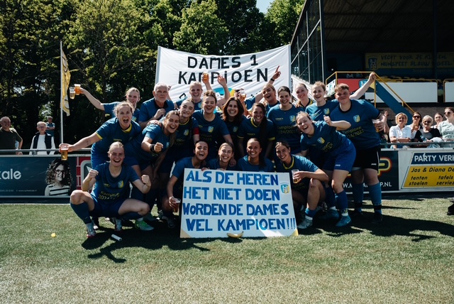 Foto: Nunspeet VR1 overtuigend kampioen na klinkende overwinning