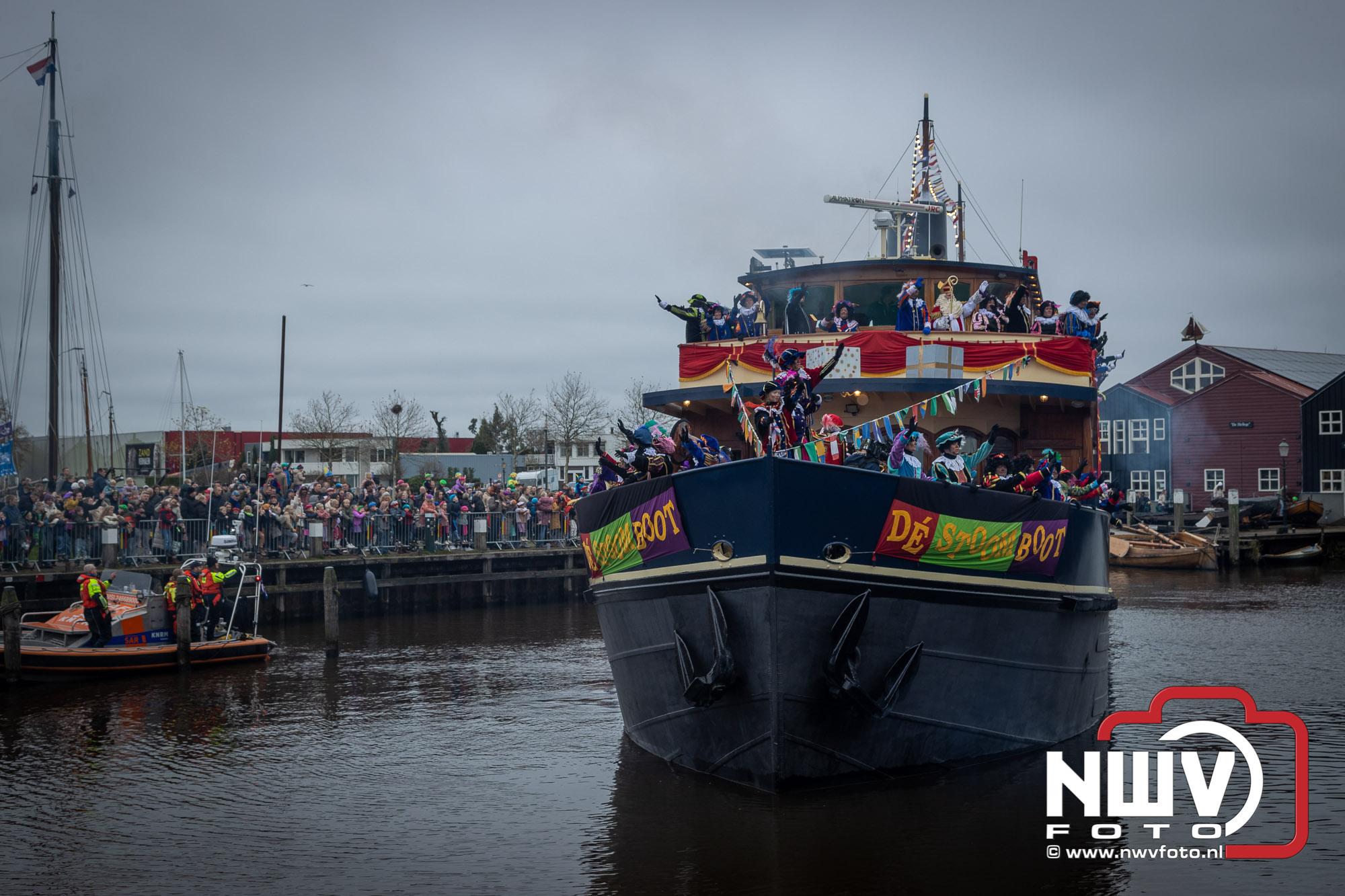 Foto: Stralende gezichten bij intocht Sinterklaas in Elburg