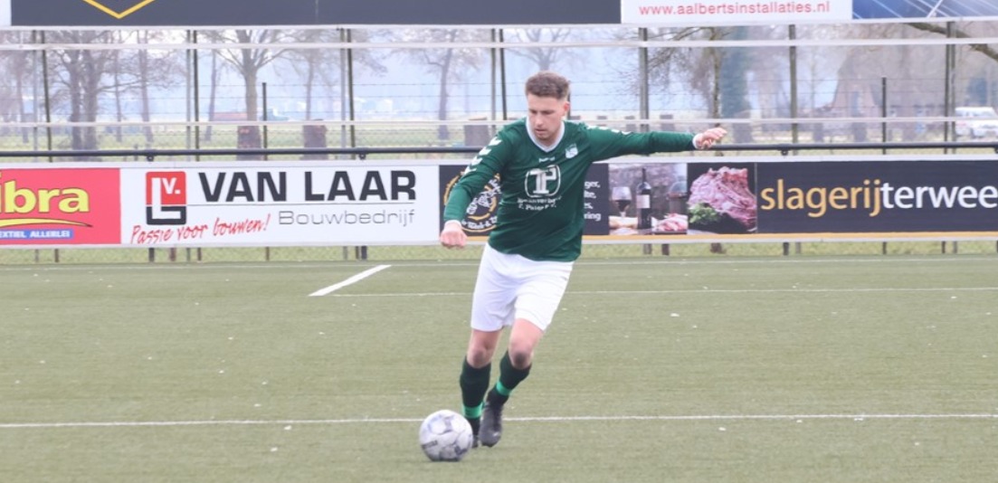 Foto: S.V. ’t Harde wint met 0-2 van V.V. Oene