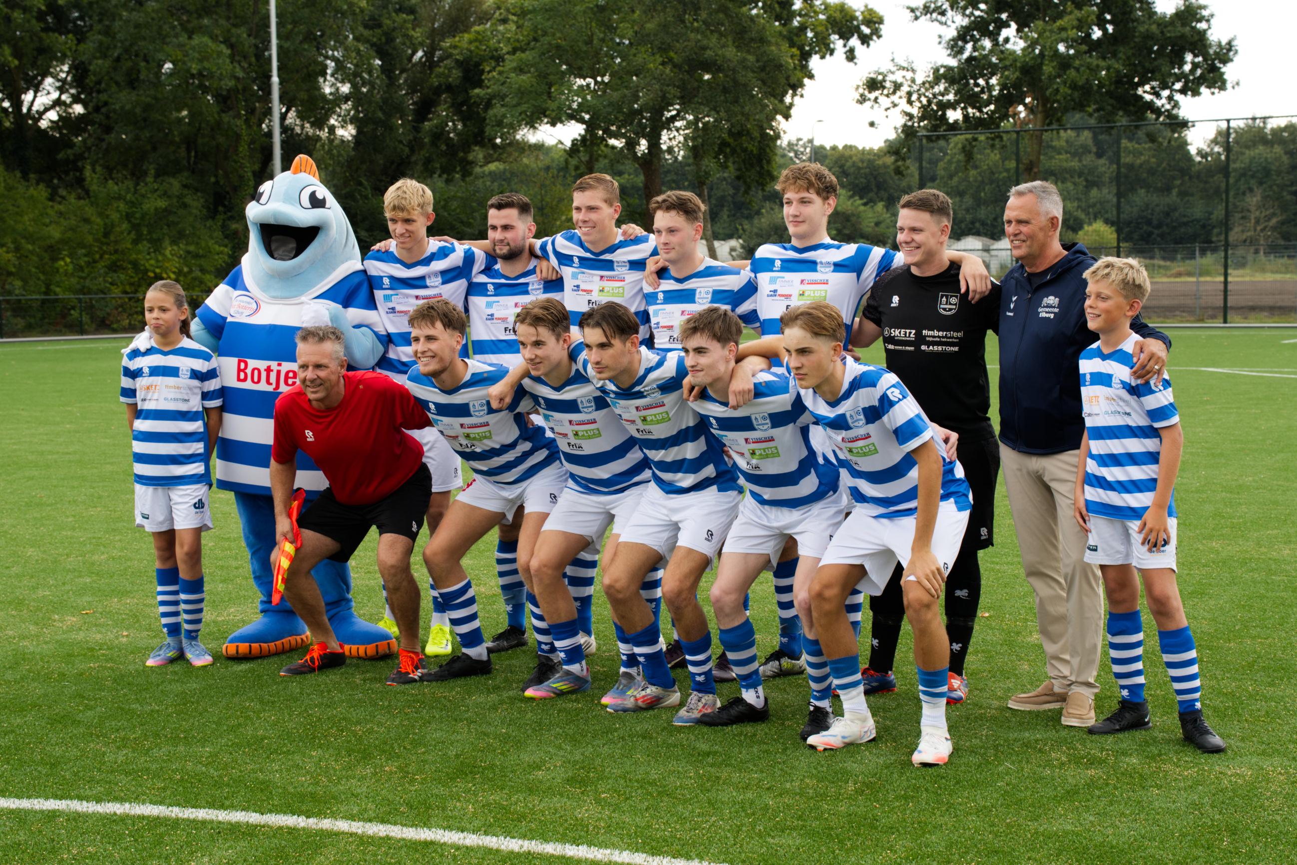 Foto: Elburger SC opent nieuwe kunstgrasvelden op Sportpark Burgemeester Bode