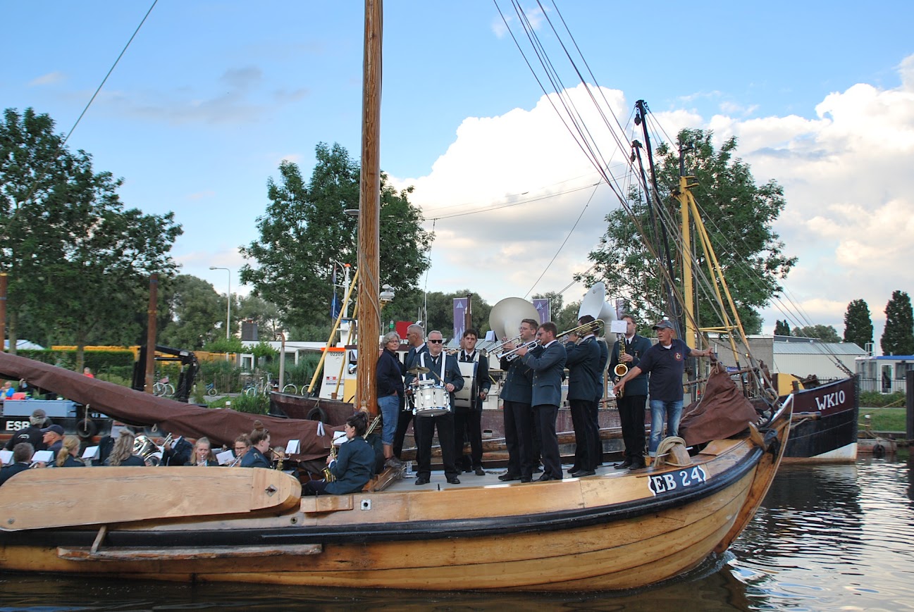 Foto: Spektakelstuk slot 50 jarig jubileum Botterstichting Elburg