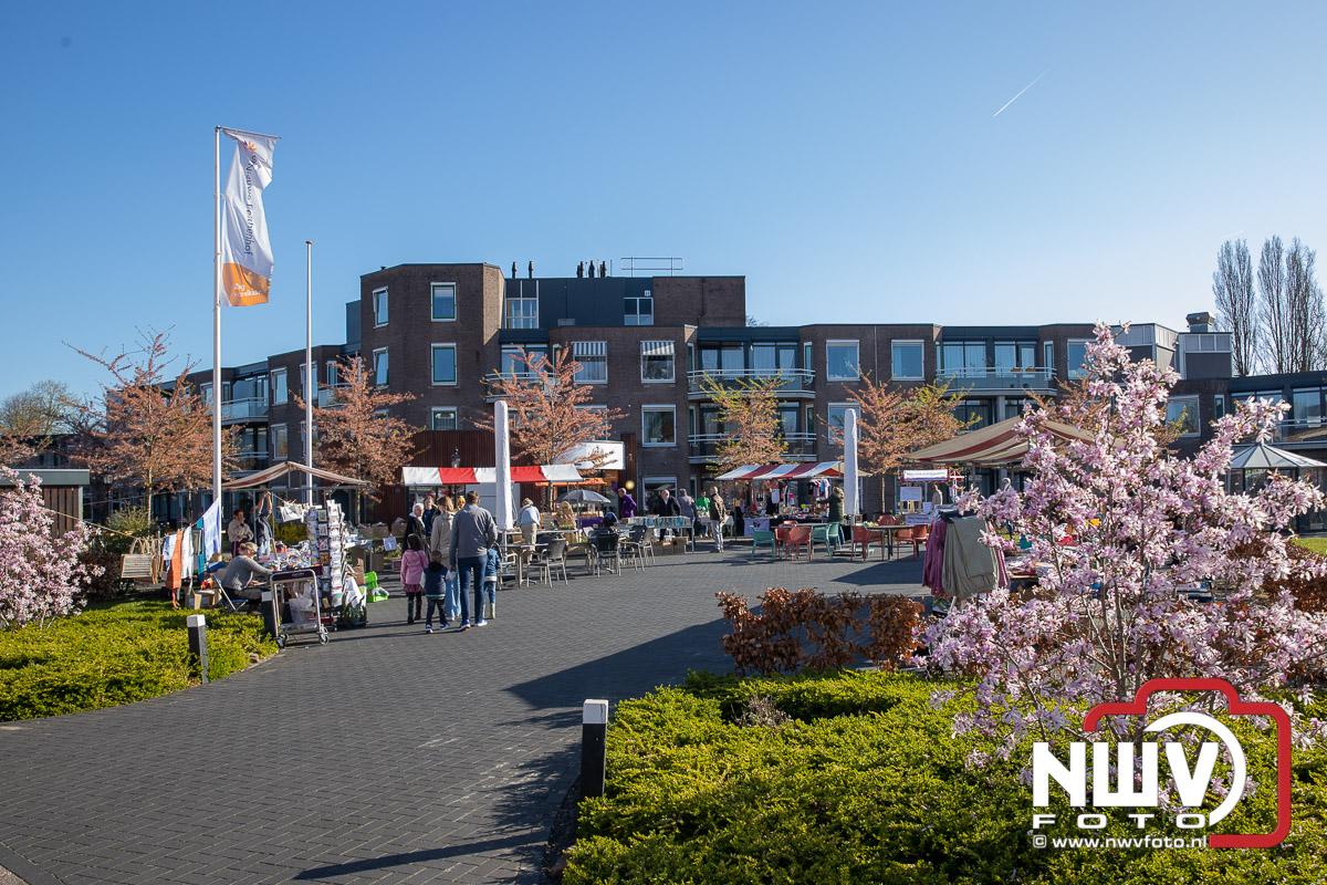 Foto: Sfeervolle voorjaarsmarkt bij het Nieuwe Feithenhof in Elburg