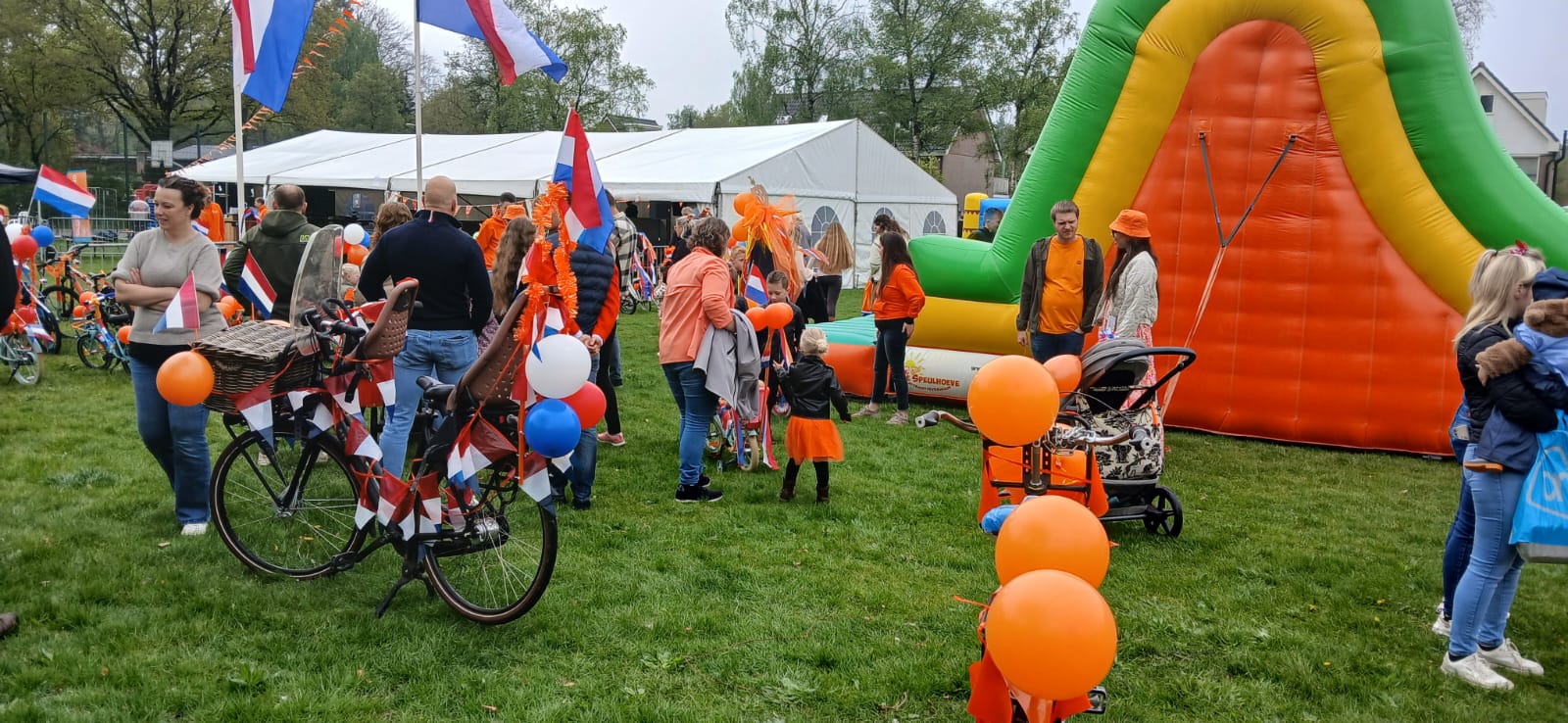 Foto:  Koningsdag in de gemeente Elburg