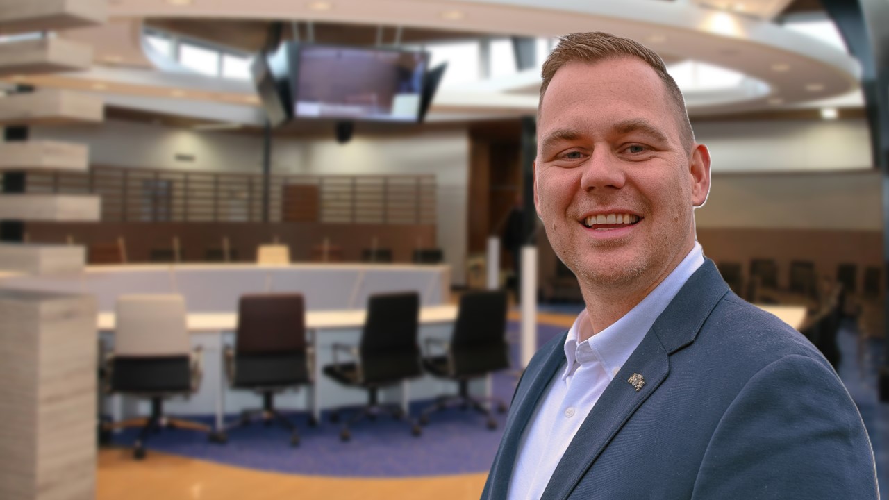 Foto: VIDEO | Wethouder Henk Wessel neemt afscheid na 27 jaar dienst in Elburg