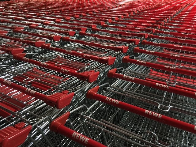 Foto: Column "Een volle kar en een lege portemonnee"