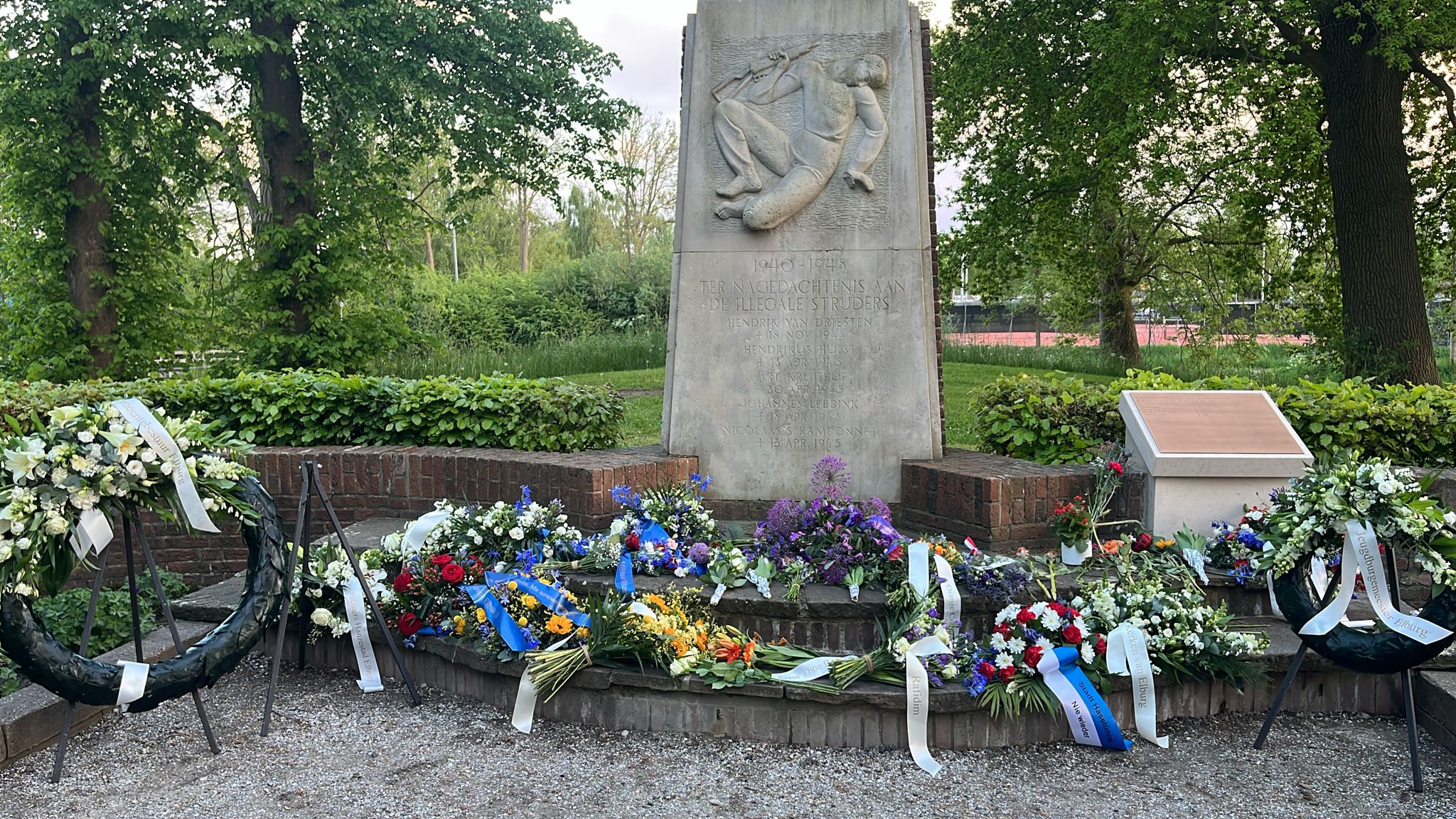 Foto: VIDEO | Indrukwekkende Dodenherdenking in de gemeente Elburg  