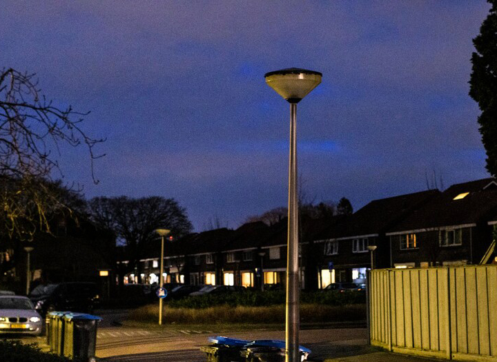 Foto: Donkere dagen, heldere verlichting in Elburg