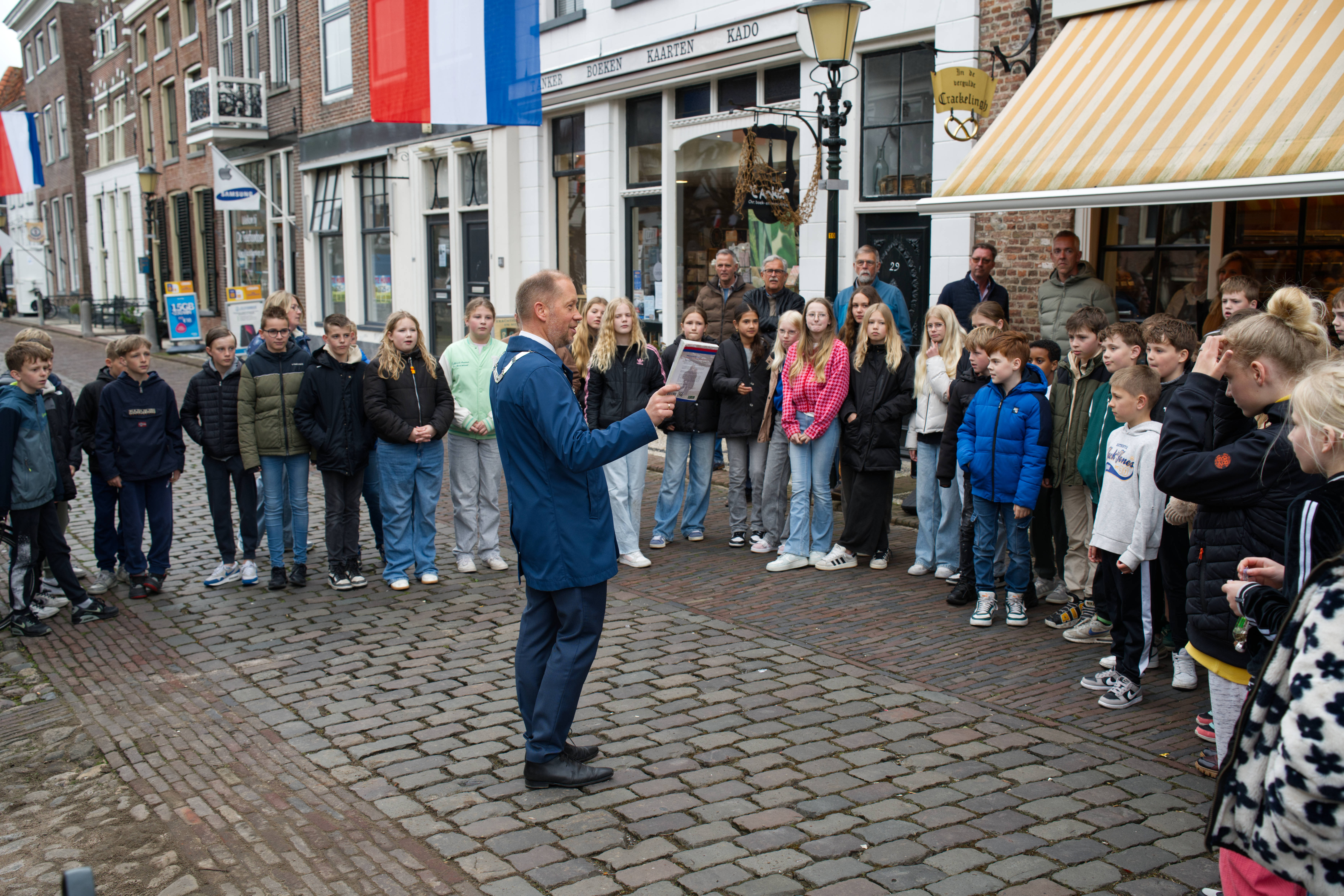 Foto: Onthulling belevingsobject familie De Hond