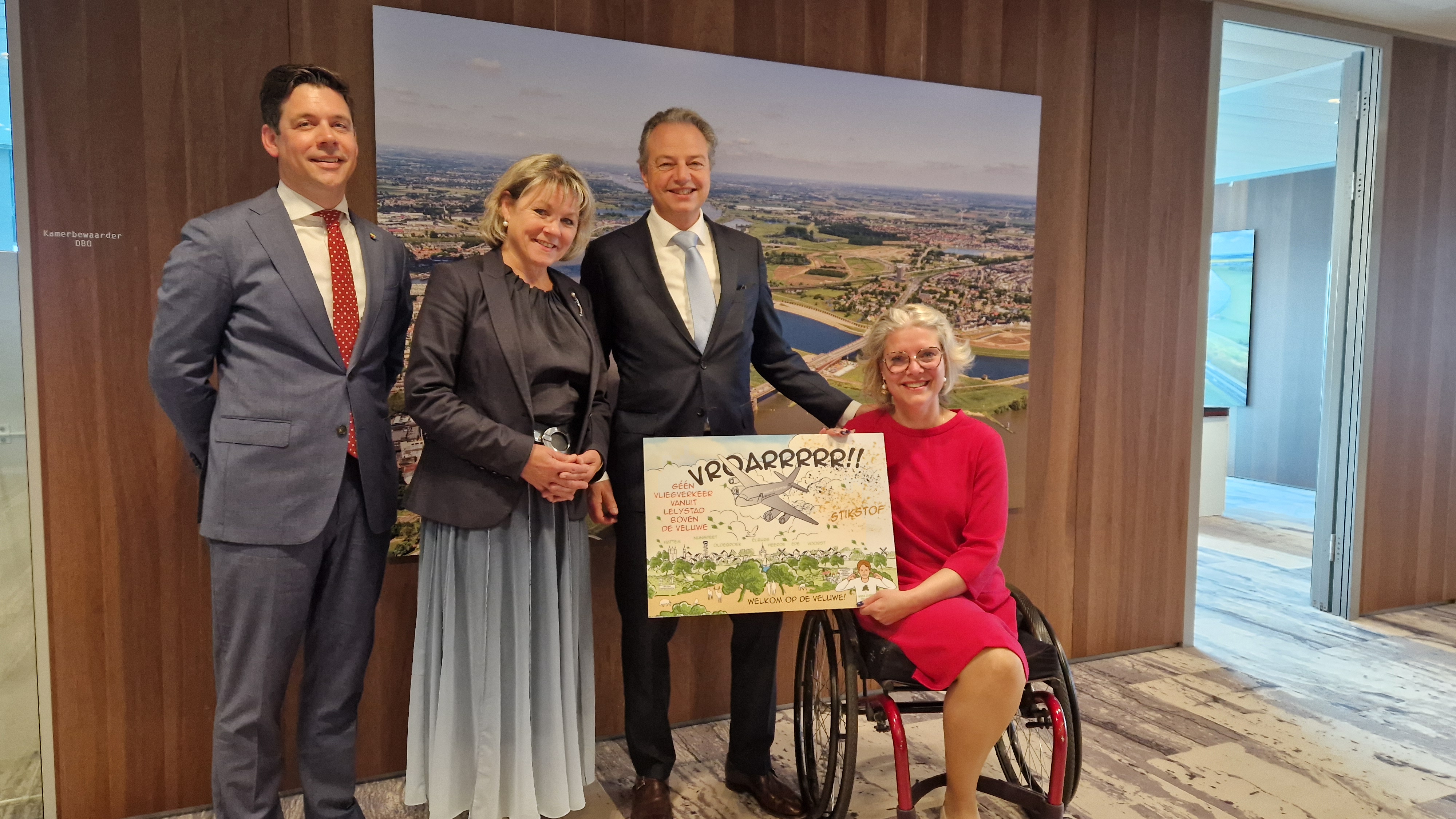 Foto: Burgemeesters Noord-Veluwe uiten zorgen over Lelystad Airport: 'Zoek een andere vertrekroute'