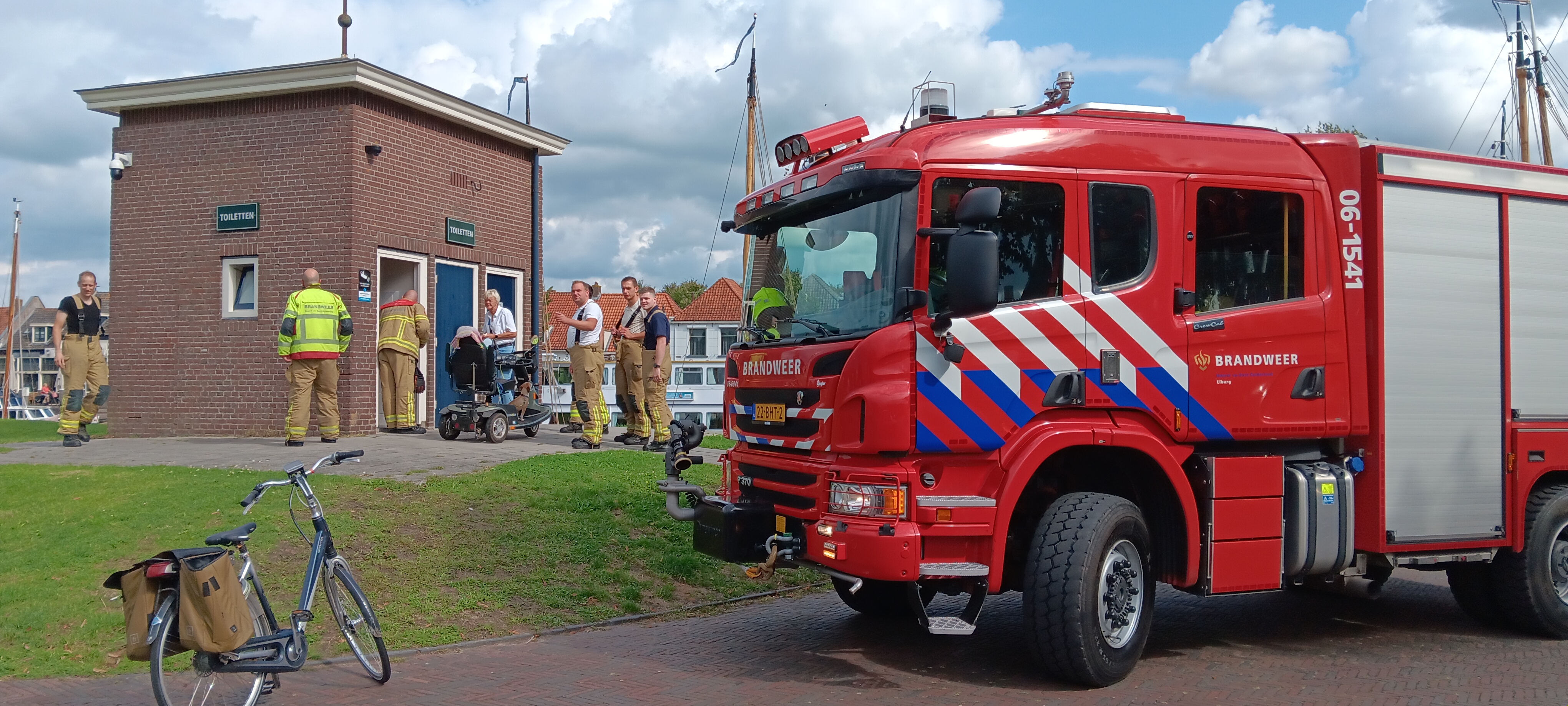 Foto: Brandweer dienstverlening 'vermoedelijke insluiting toilet'