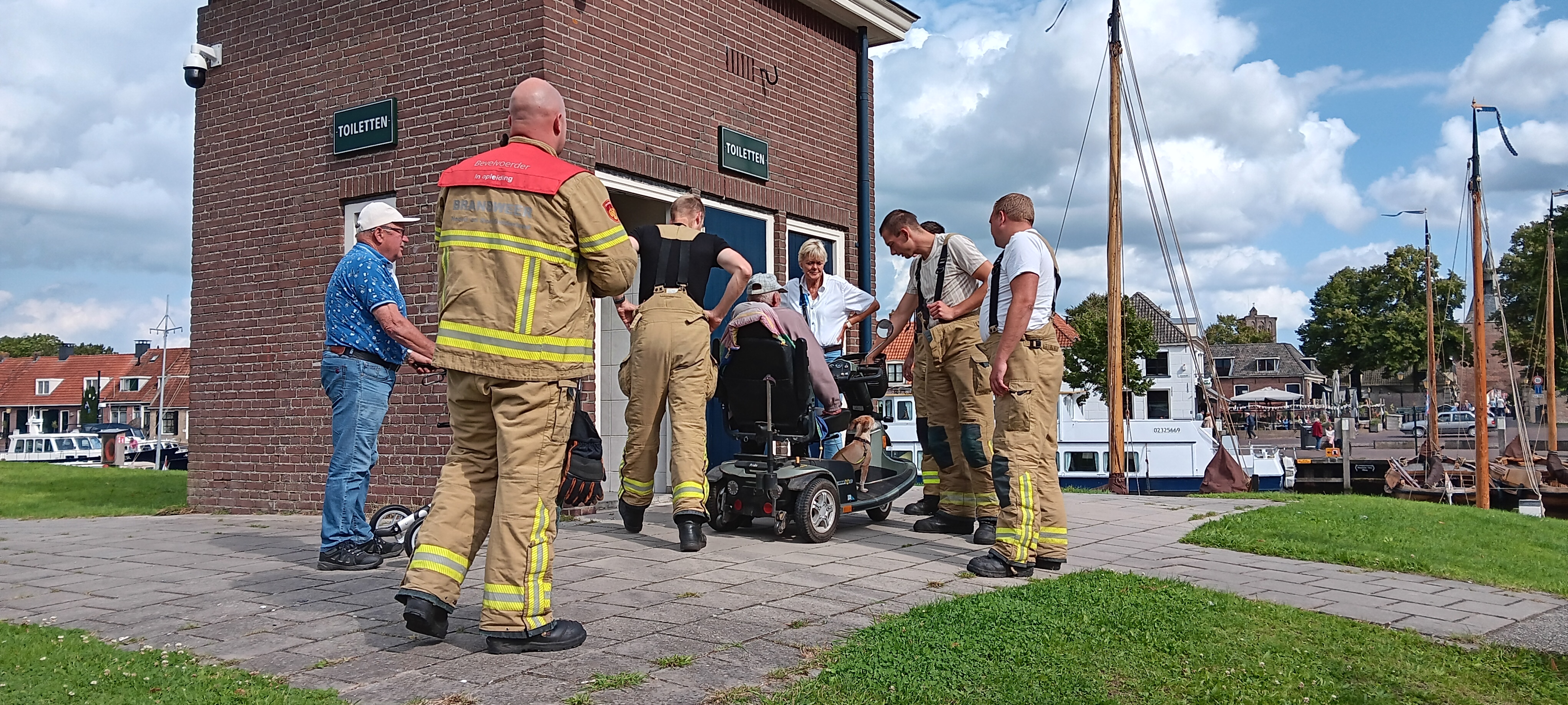 Foto: Brandweer dienstverlening 'vermoedelijke insluiting toilet'