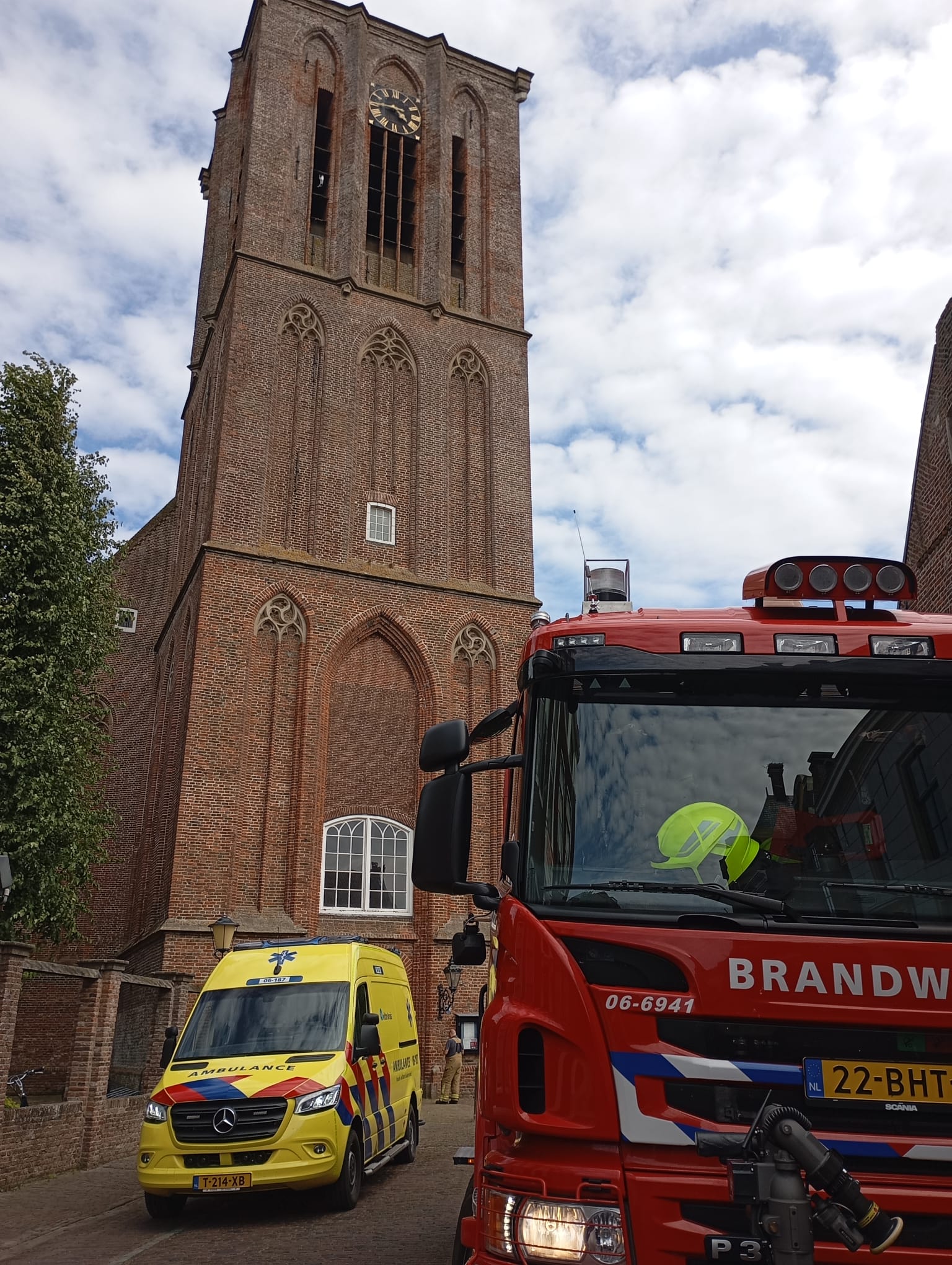 Foto: Man onwel geworden in de Grote Kerk Elburg