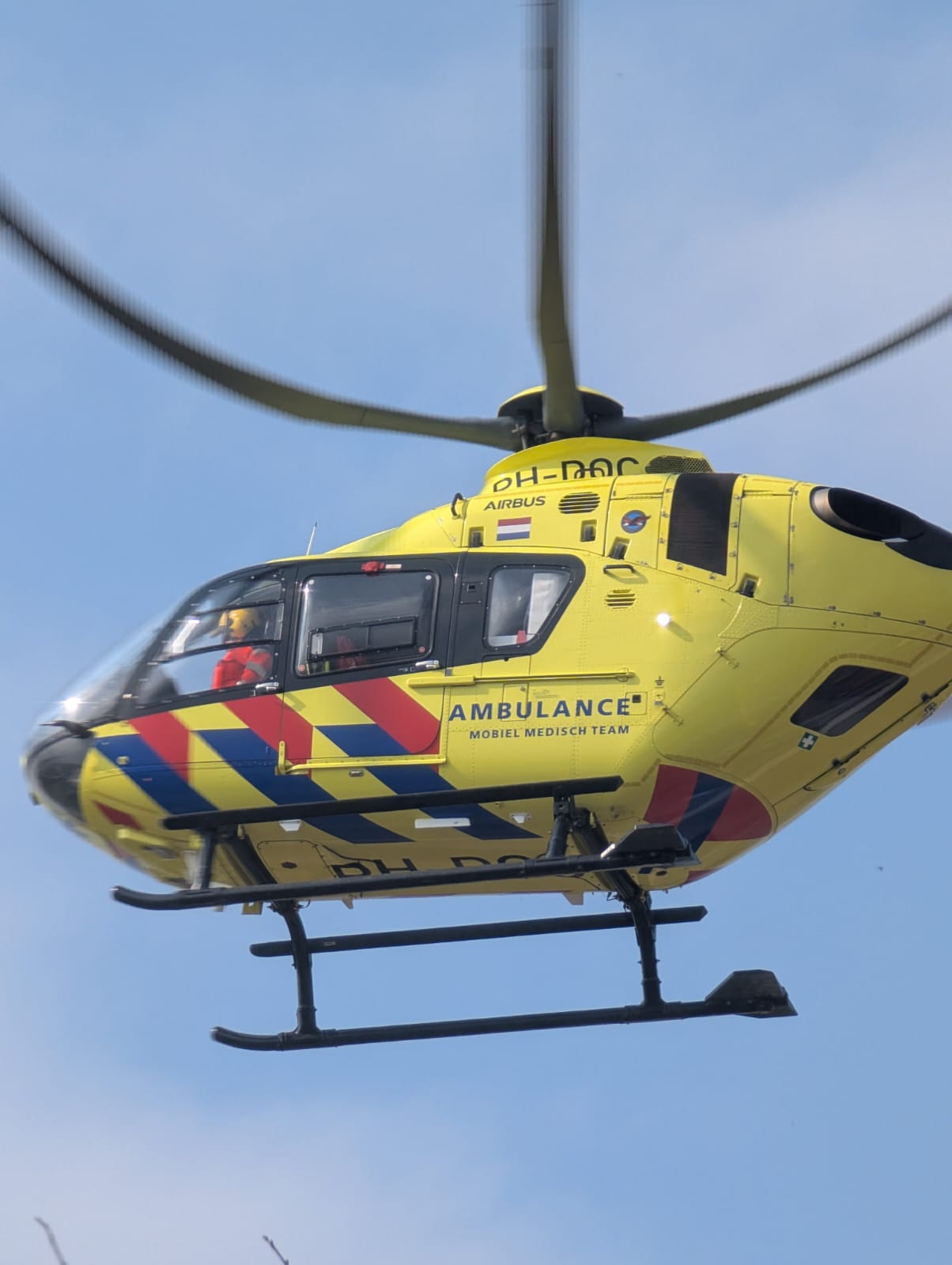 Foto: Man overlijdt nadat auto te water raakt, vrouw weet te ontsnappen