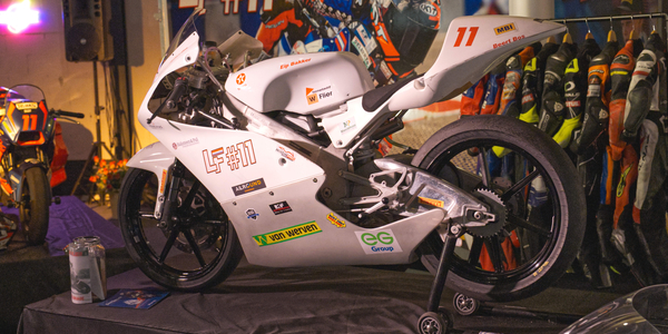 Foto: VIDEO | Presentatieavond van jonge motorracer Levi Flier