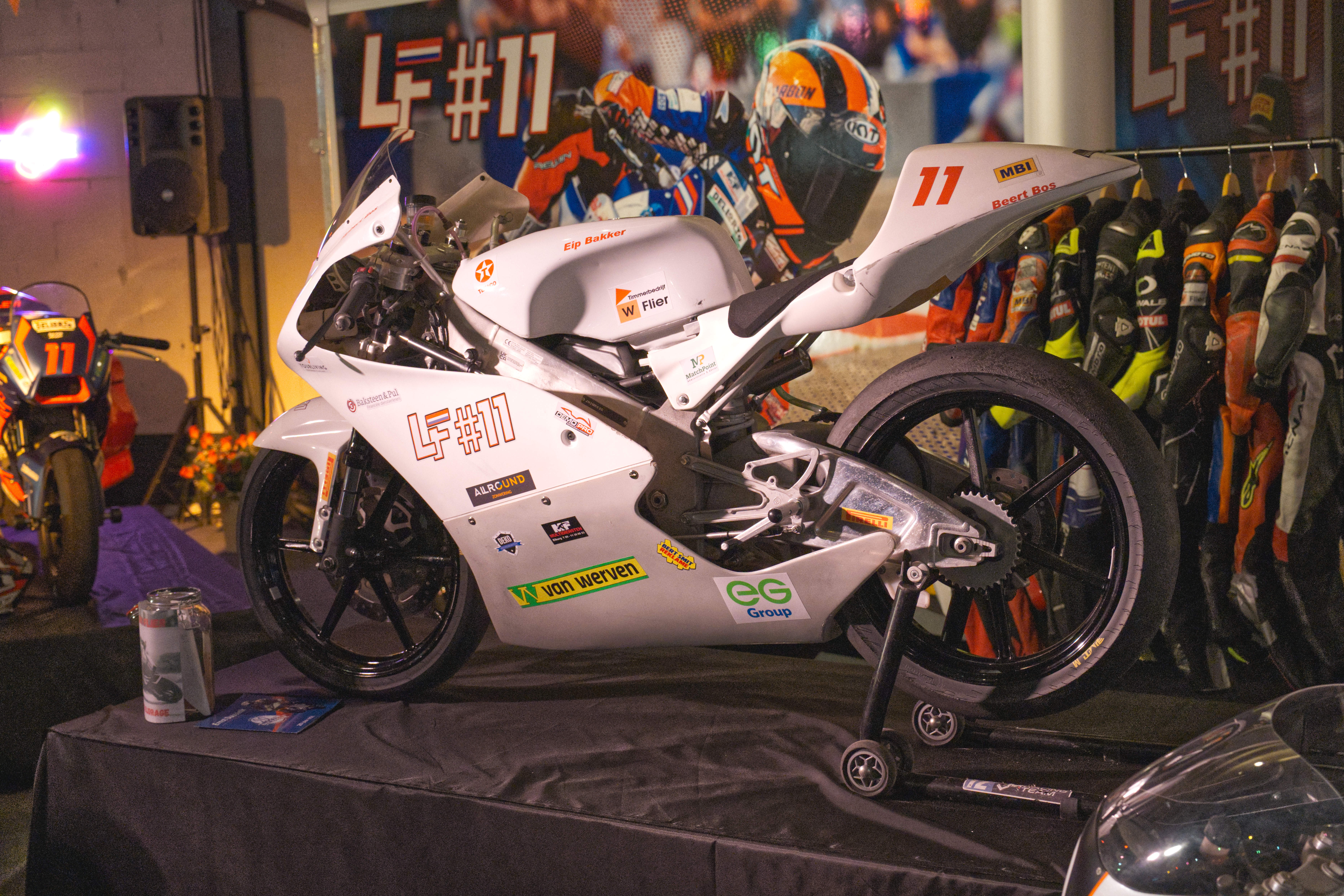 Foto: VIDEO | Presentatieavond van jonge motorracer Levi Flier