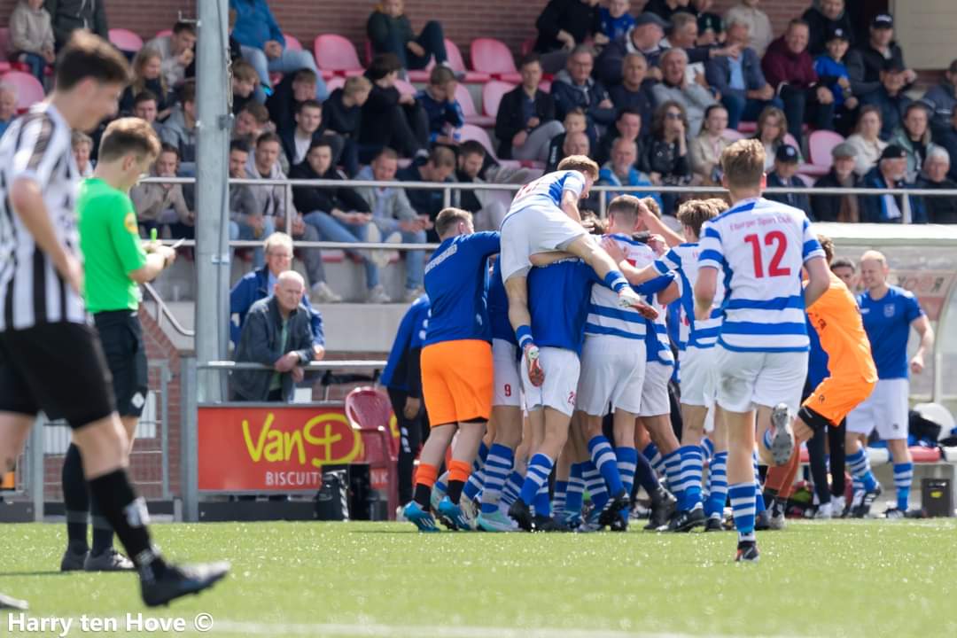 Foto: ESC wint glansrijk met 4-0 van vv Elspeet en blijft in de 4e klasse