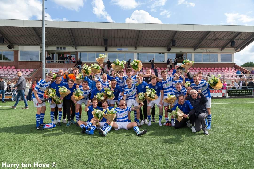 Foto: ESC wint glansrijk met 4-0 van vv Elspeet en blijft in de 4e klasse