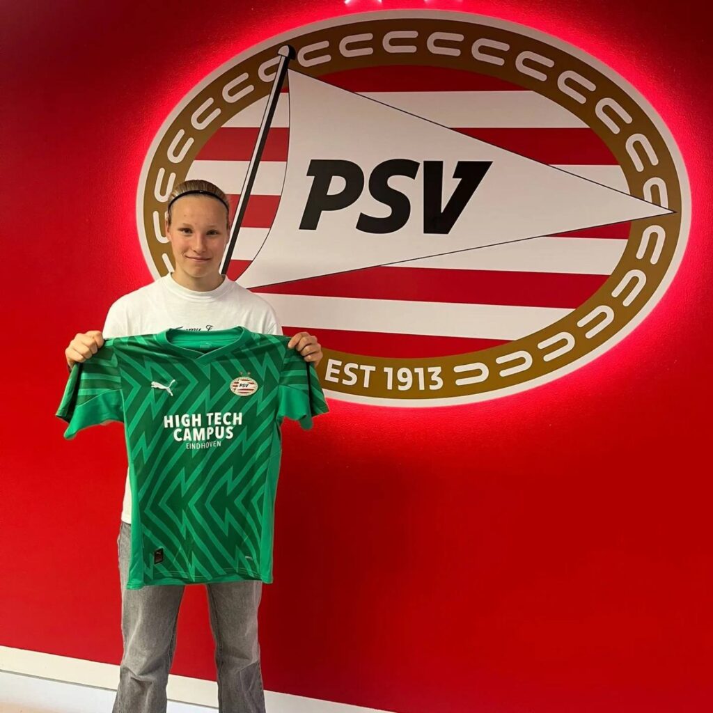 Foto: Oud-speelster S.V. ’t Harde Melissa van der Wolde beloften PSV