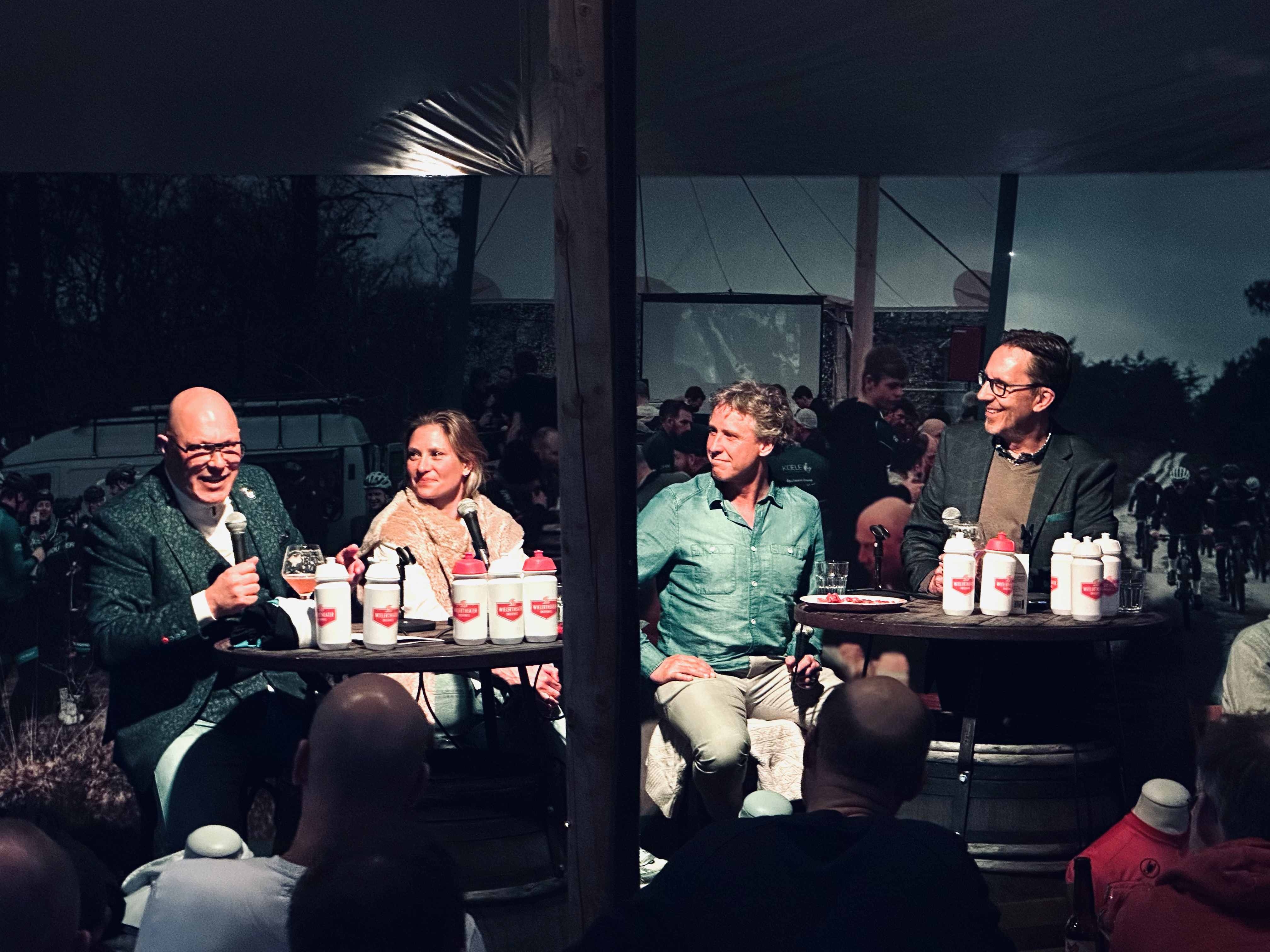 Foto: Giro di Barbiro - Clubhuis vol wielerfestijn
