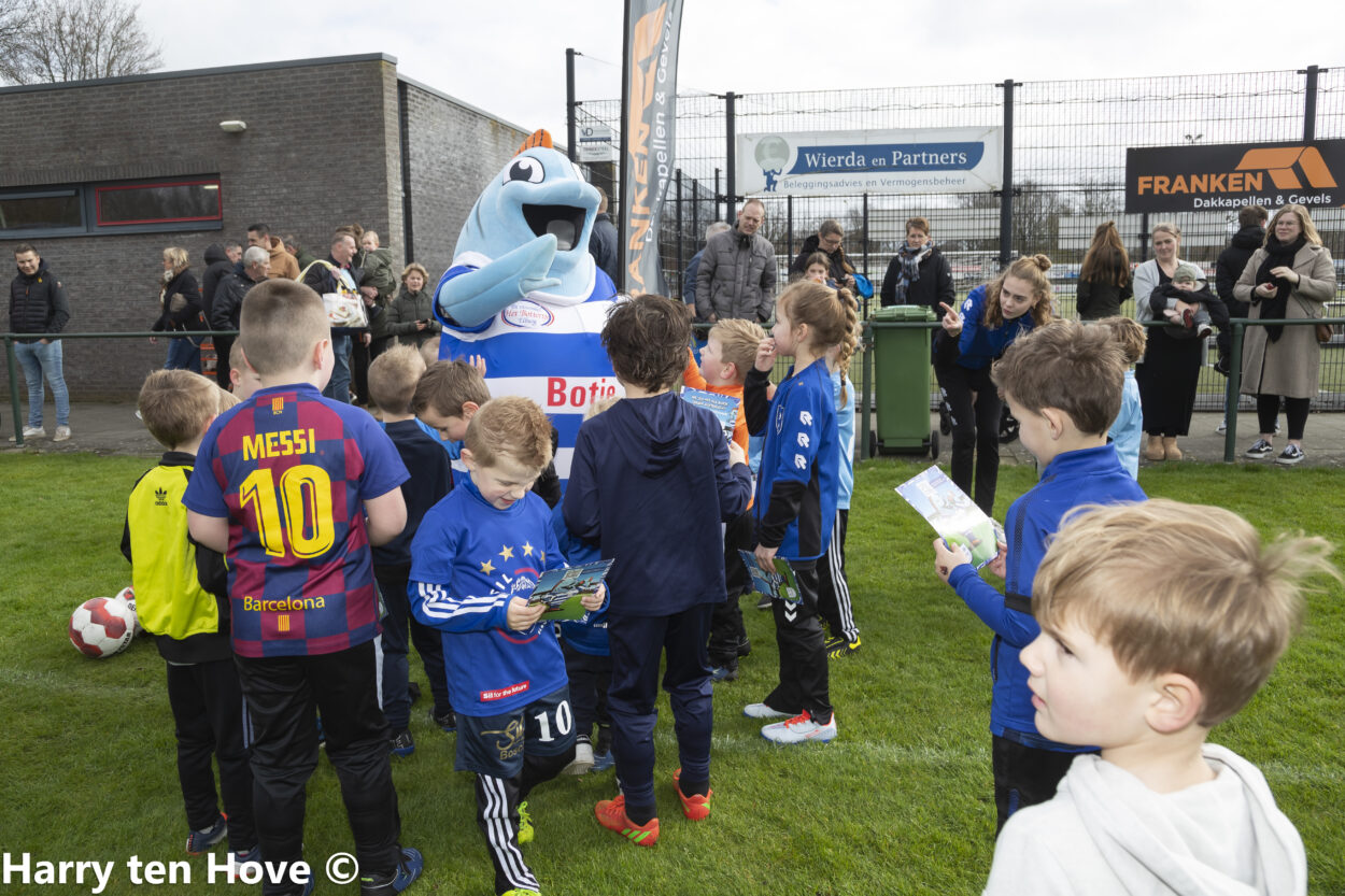 Foto: VIDEO: Botje en de jonge vrijwilligers van Elburg