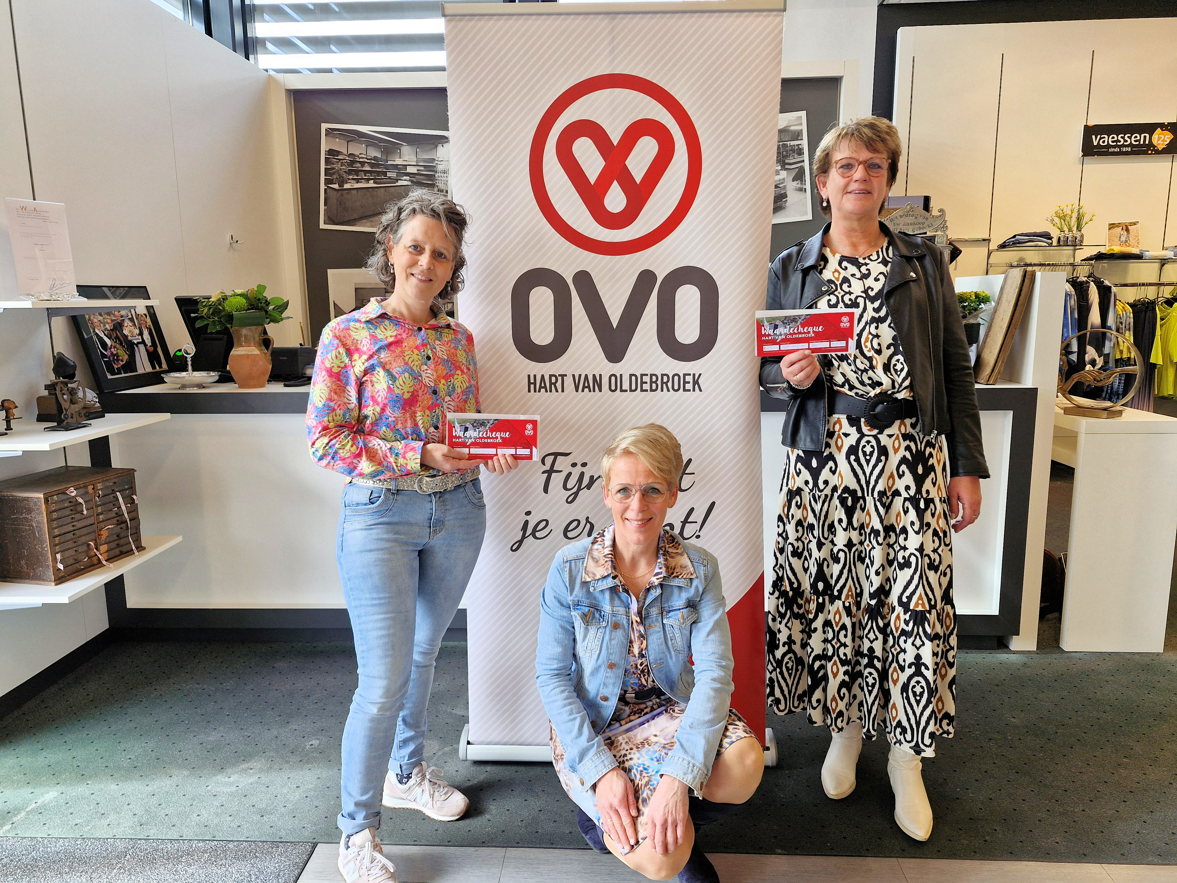 Foto: Prijswinnaars voorjaars- en puzzelactie ondernemersvereniging OVO