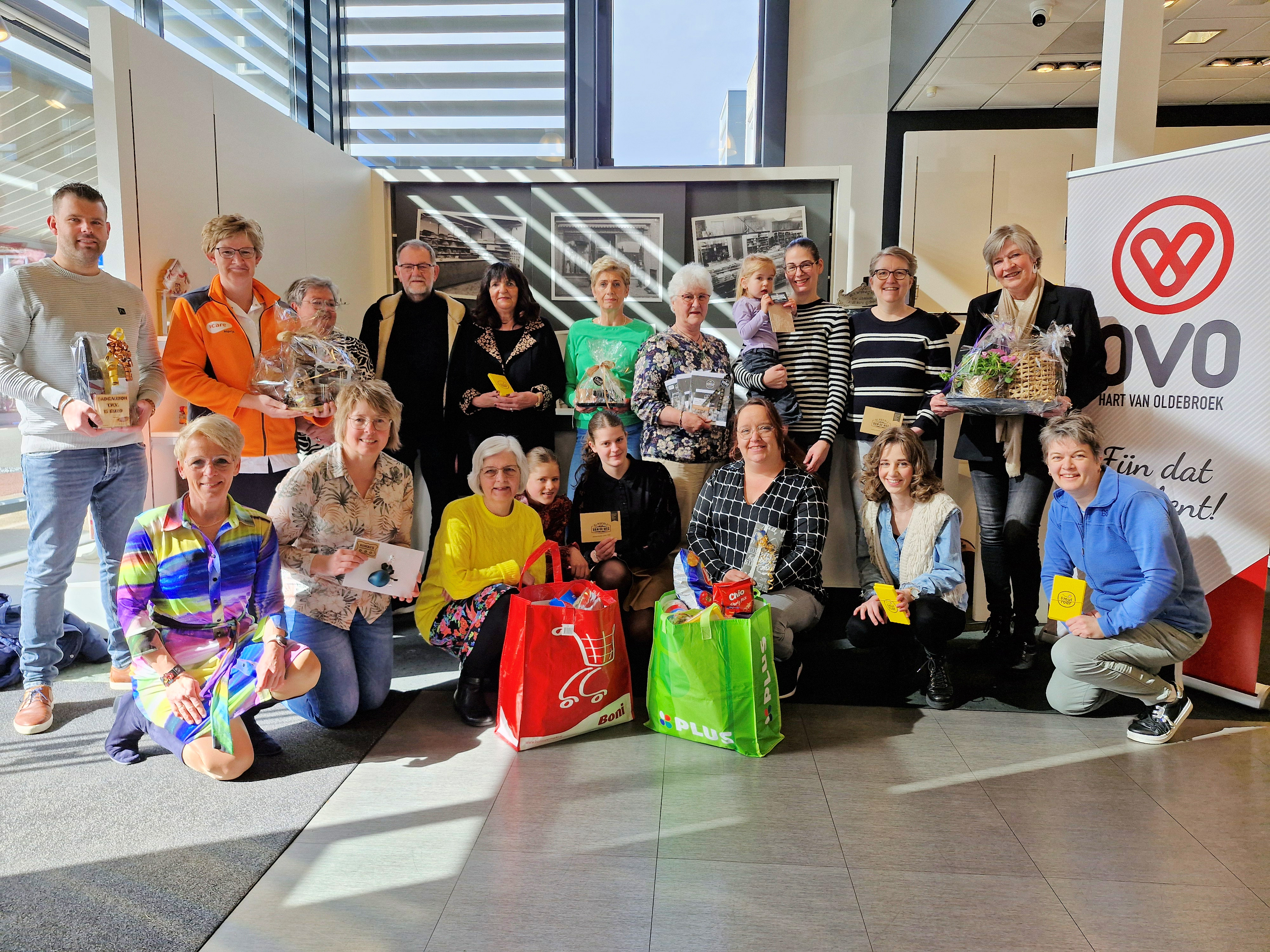 Foto: Prijswinnaars voorjaars- en puzzelactie ondernemersvereniging OVO