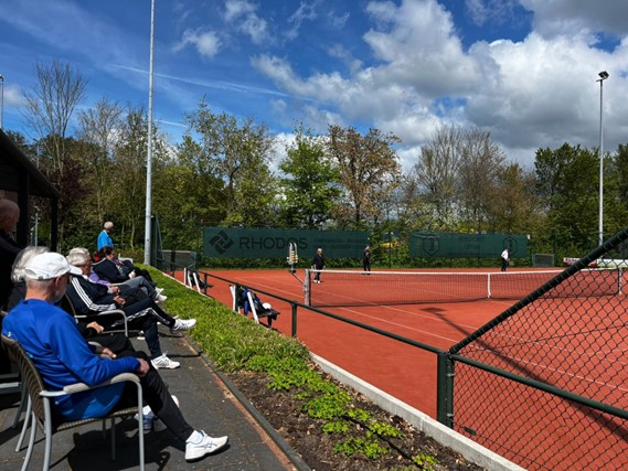 Foto: Veel animo voor De Wijnwereld Senior Plus Tennis Toernooi met 40 deelnemers