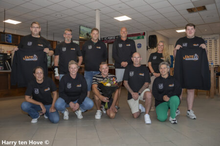 Foto: Nieuwe kleren voor kantinemedewerkers ESC 