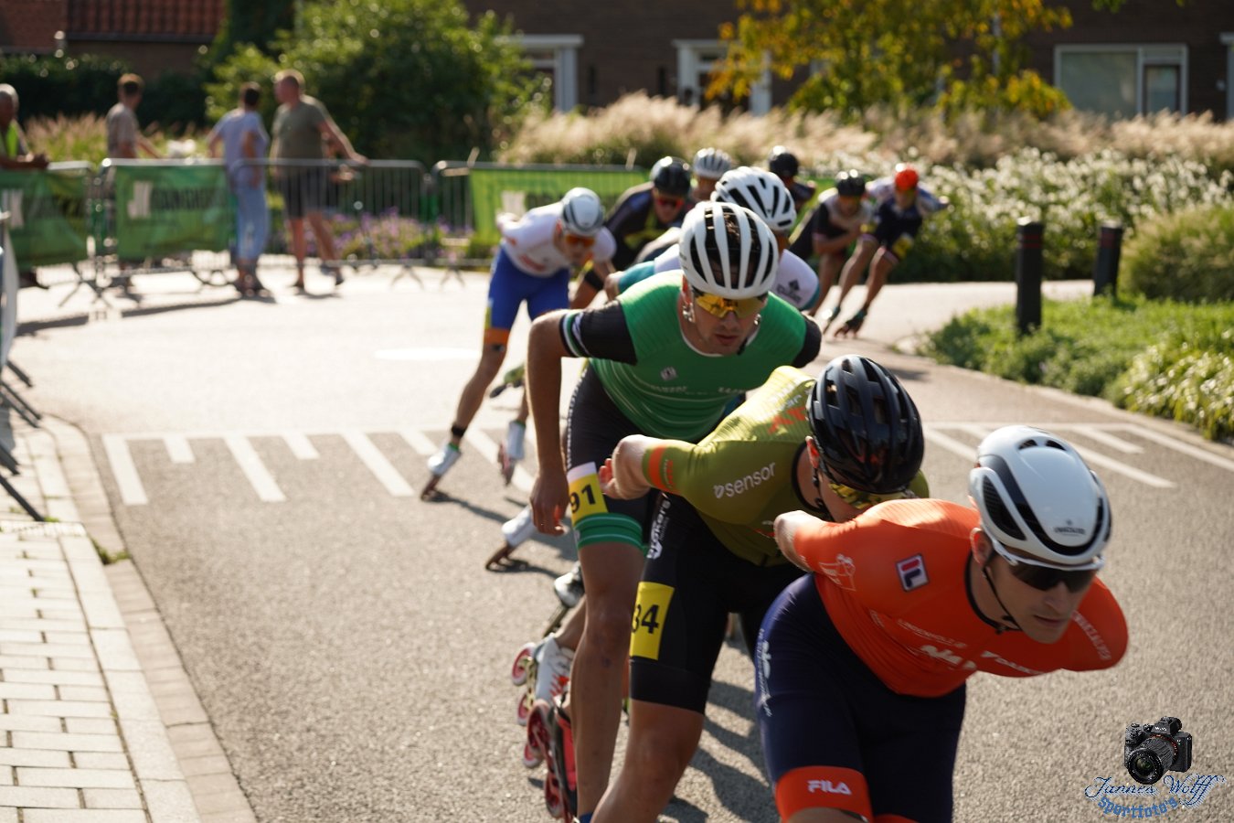Foto: Lianne van Loon en Luc ter Haar winnen skeelermarathon in Oldebroek