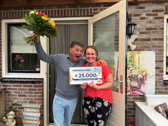 Foto: Jan uit Hattemerbroek wint 25.000 euro bij de VriendenLoterij