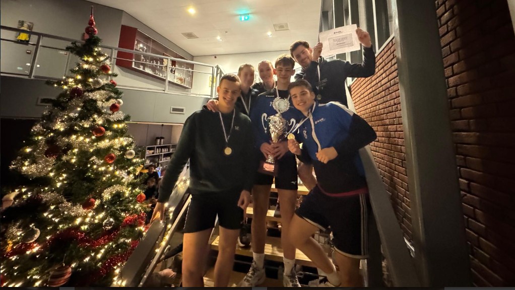 Foto: Talenta Natalicia wint kerstvolleybaltoernooi Blauw Wit