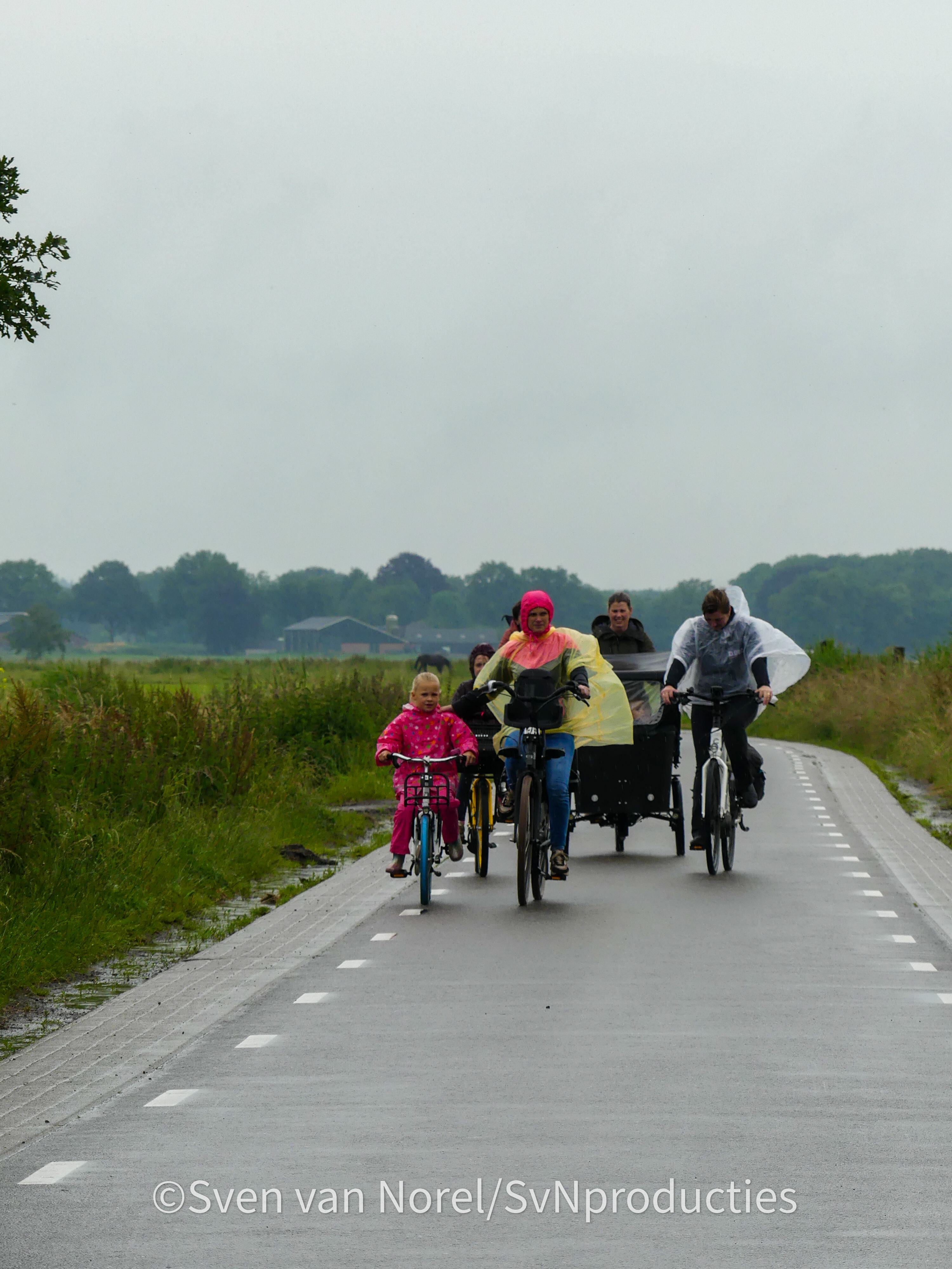 Foto: Video en foto's eerste dag fiets- en wandelvierdaagse Oosterwolde