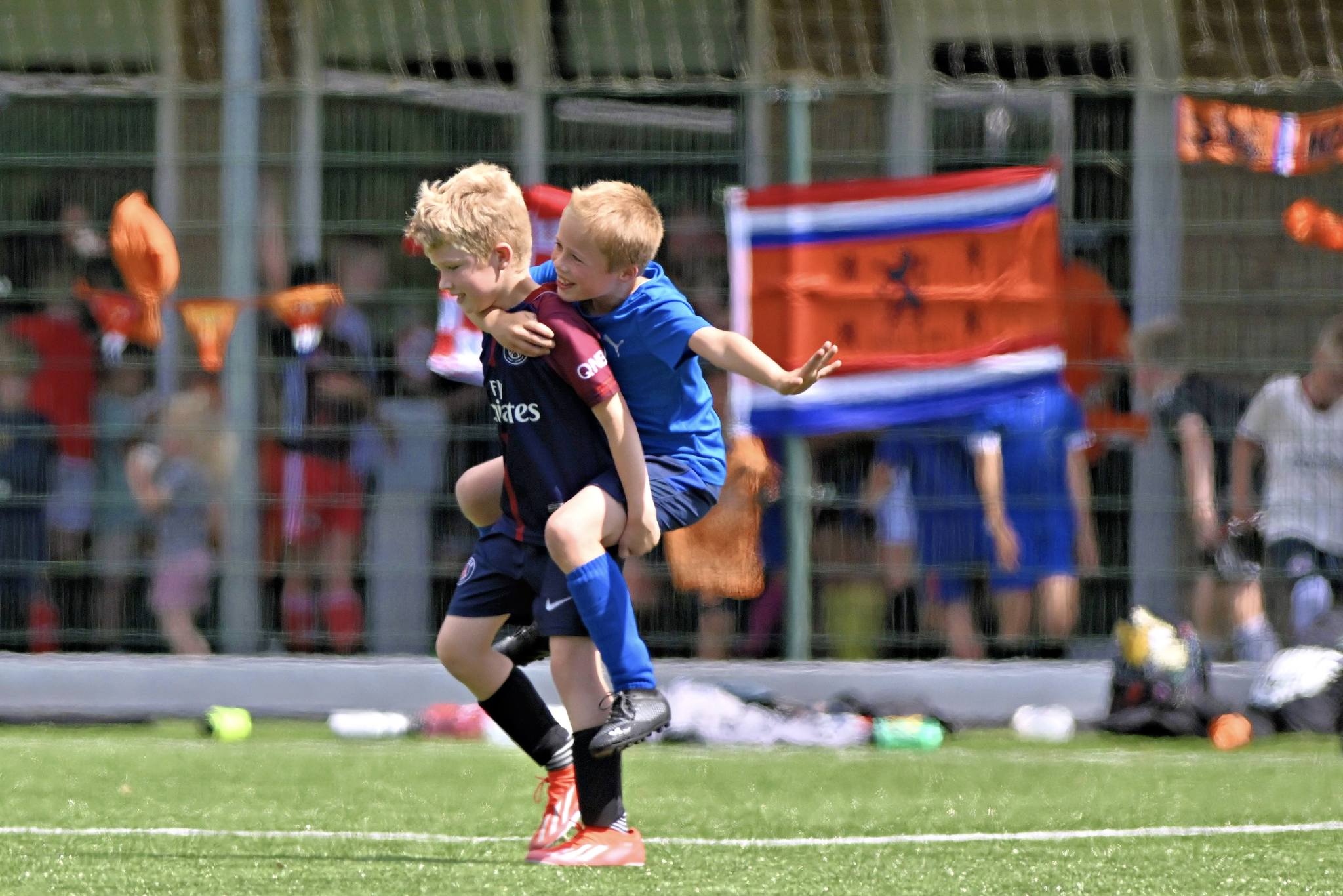 Foto:   Zo’n 80 kinderen kwamen naar de EK voetbalmiddagS.V.  't Harde