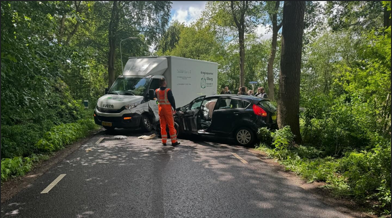Foto: Een gewonde bij ongeval kruising Bovenheigraaf met de Feitenhofsweg in Oldebroek